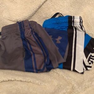 Lot of 2 under armour YSM kids shorts